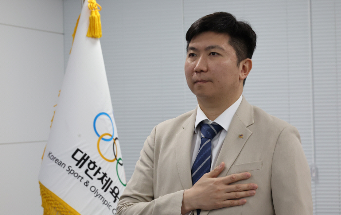 I'm so angry, sorry for the victim who must have been afraid, but I'm so angry at the shocking report of indiscriminate assault on the president of the Korea Sports Council, taekwondo coach, and high school student Yoo Seung Min.