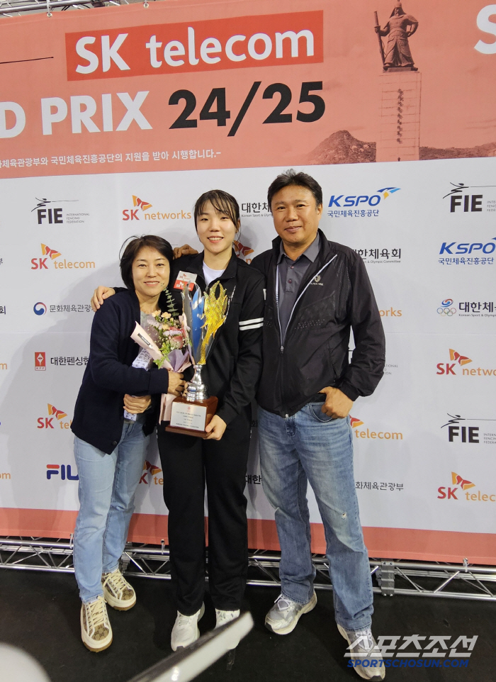 Jeon Ha-young, who was called Oh Sang-wook, won the SKT Grand Prix 女 Sabres for the first time in history, and now tries the World Championship and the Championship!