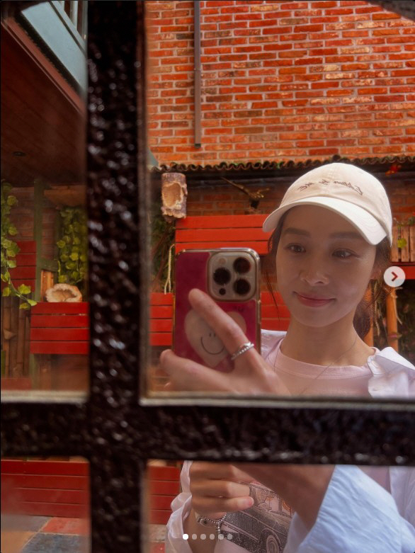 Kang Kyung-joon's affair forgiveness Jang Shin-young is back to life...A bright smile in a selfie