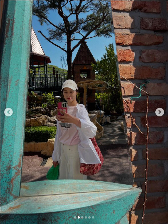 Kang Kyung-joon's affair forgiveness Jang Shin-young is back to life...A bright smile in a selfie