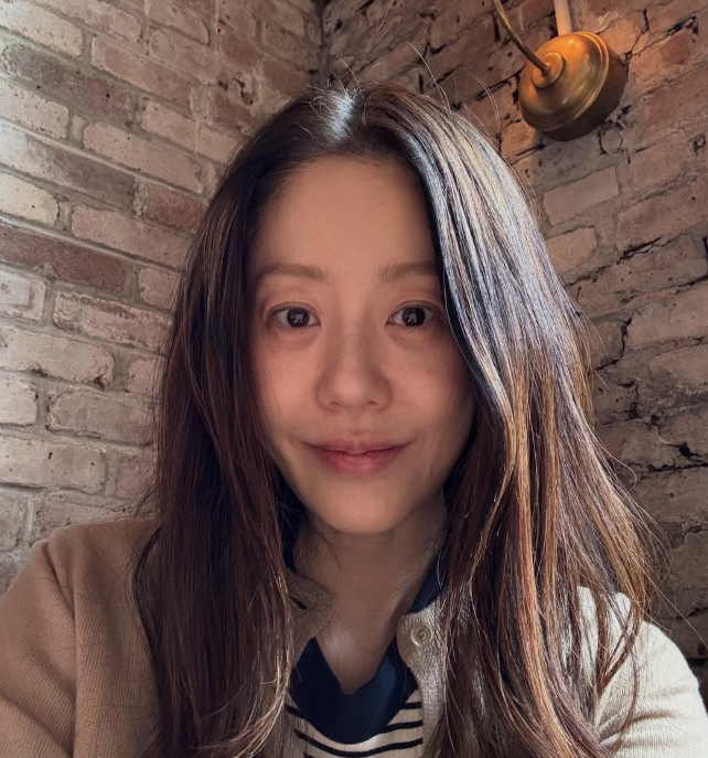 Ko Hyun-jung, it hasn't been long since she had a major surgery, and she's worried about a bad cold
