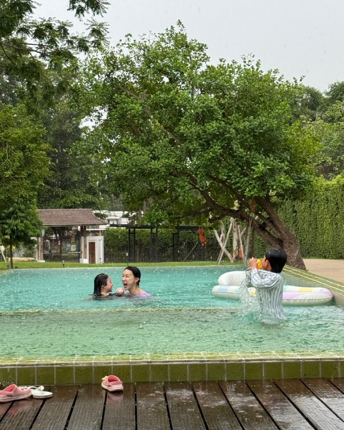Lee Ji-hye, a sad incident during a trip to Thailand, smashed her cell phone and almost broke up with her children
