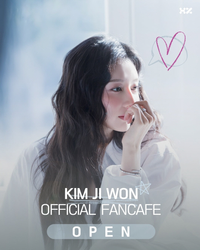  'You were surprised, weren't you?' 'Queen of Tears' Kim Ji-won hit fans' hearts through fan cafe...Behind the scenes and events revealed