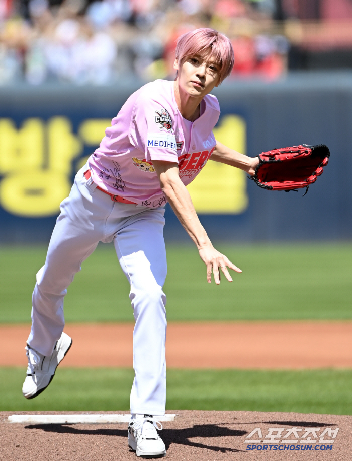  NCT WISH XION finally throws the first pitch