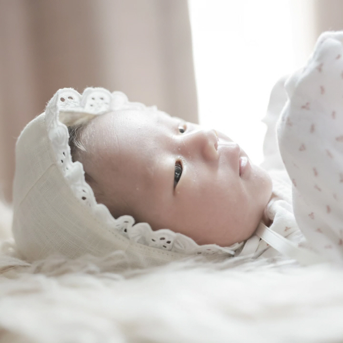 Son Dam-bi Shares Sweet Moment with 23-Day-Old Daughter