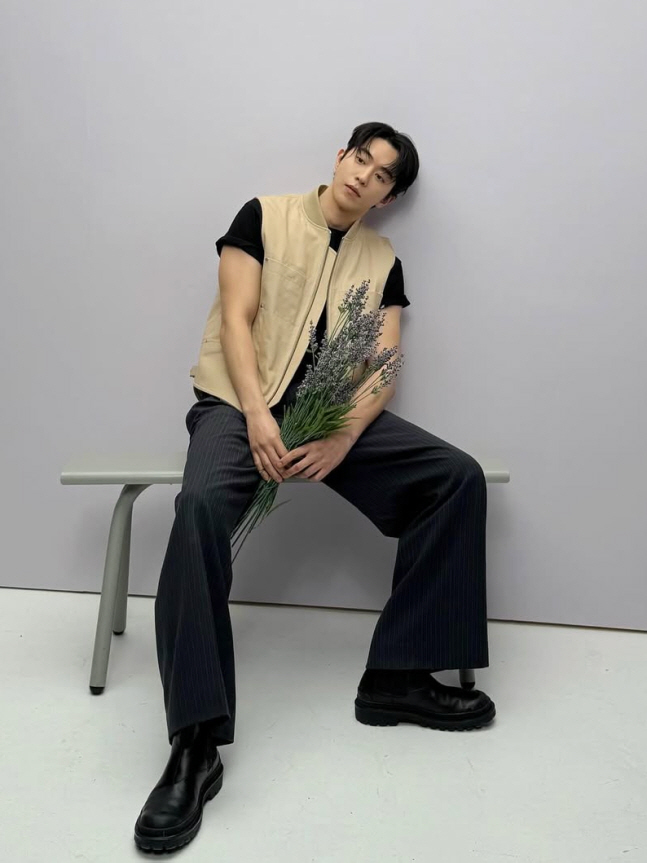 'This is the aura of the war dead'...Nam Joo Hyuk, the most handsome topic in the behind-the-scene photoshoot