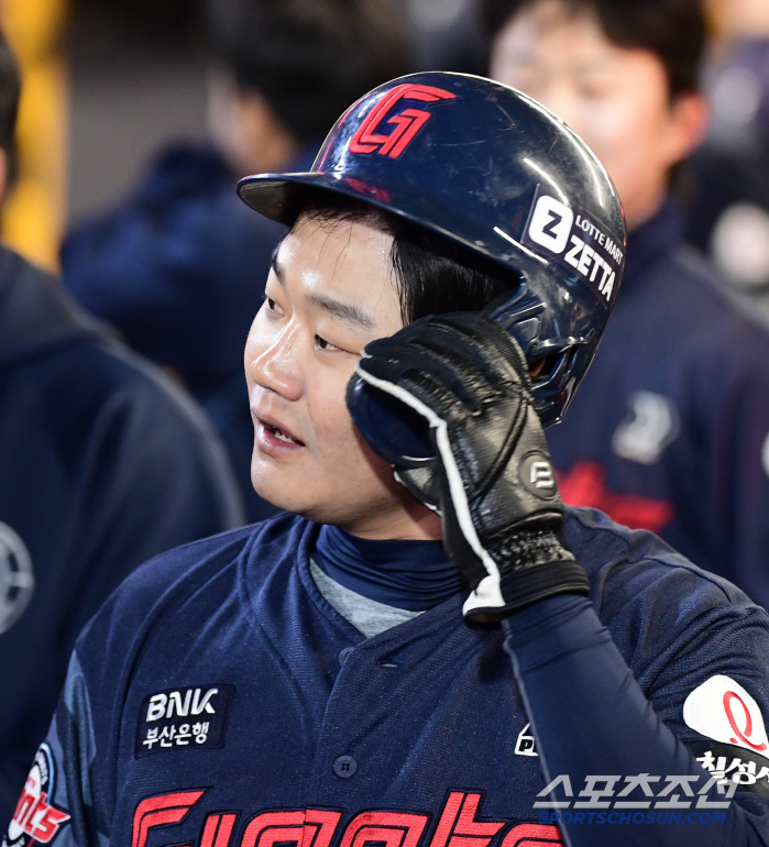 36G 0 Home Run Shock Report → Are you done analyzing? He was the best player in the team last year… The master's patience... 