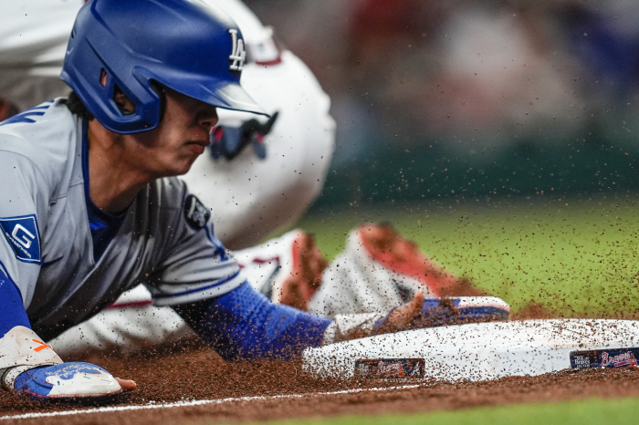 The birth of game changer Kim Hye-sung. pinch runner → steal second base for the first time → advance to third base. Three strikeouts, a disappointing tie failure 
