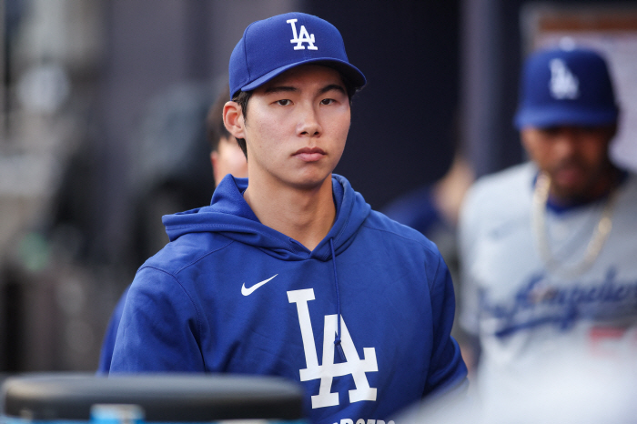 The birth of game changer Kim Hye-sung. pinch runner → steal second base for the first time → advance to third base. Three strikeouts, a disappointing tie failure 