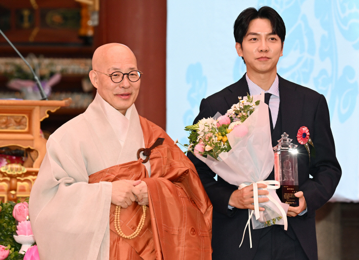 The Buddhist community is full of this spirit…♥Converting according to →Deferring hisher hair →Winning the Buddhist Grand Prize 
