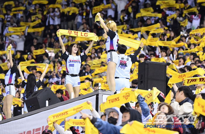 Doubles the joy. At least 3 million games are played on Children's Day. Samsung, up 40%, is still No. 1 in attendance. KIA is reduced 