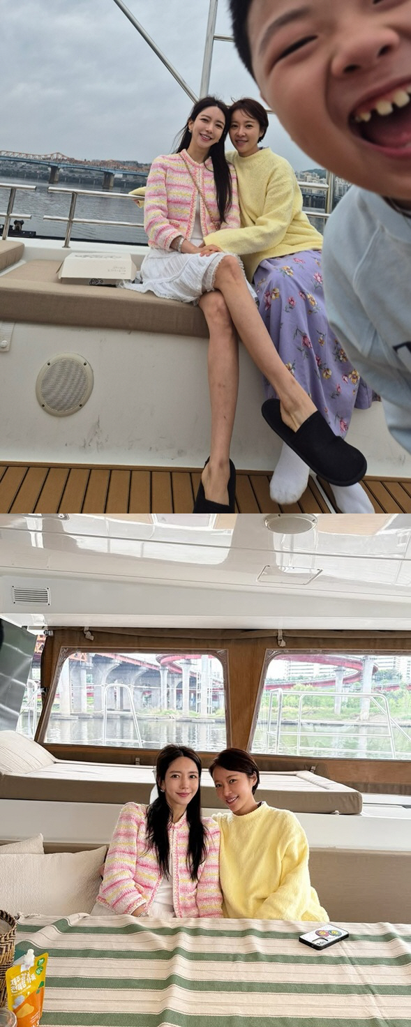 Hwang Jung-eum goes out on a yacht with his second-generation wife..Let's have a luxurious Children's Day, too