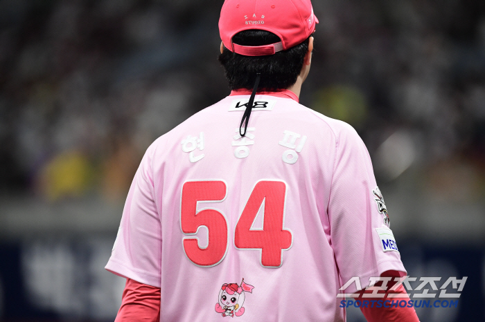 Hyun Jong-ping, who released water on Children's Day, achieved 180 career wins and 2100 strikeouts at the same time (Goguk site)