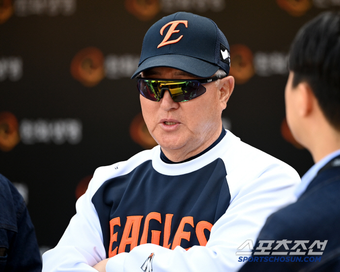 I don't want to be tied for first place. It's been 6,547 days… Hanwha fever that caught LG is not an easy flame to extinguish 