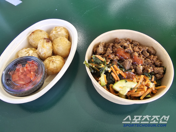 I tried eating bibimbap at a golf course in the U.S. at the CJ Cup. 