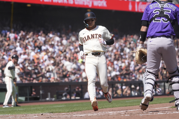 Lee Jung-hoo, who is shaking, contributes to three consecutive RBI points for the first time in a row, but if he is not hit in three at-bats on the 6th, he will collapse 300%