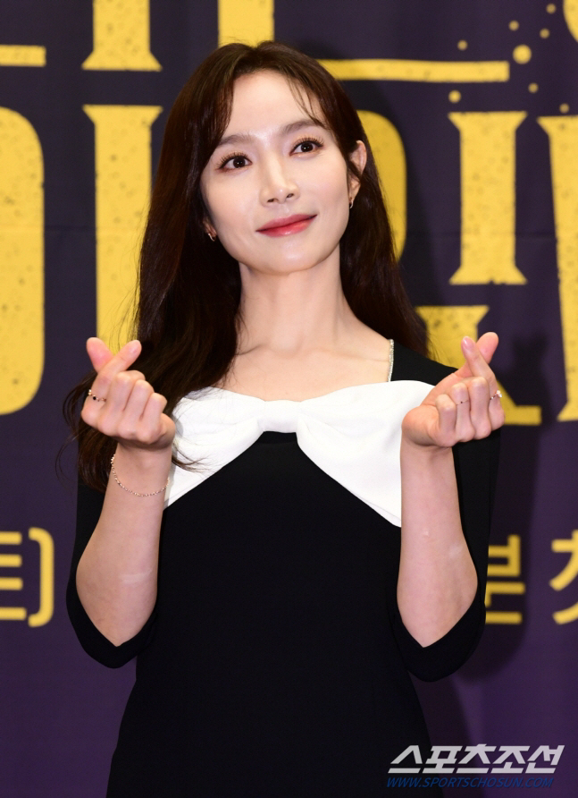 Lee Min-young dies of love cells at the mention of re-marriage, which caused her to shut up and live only 12 days after marriage (because she's single)