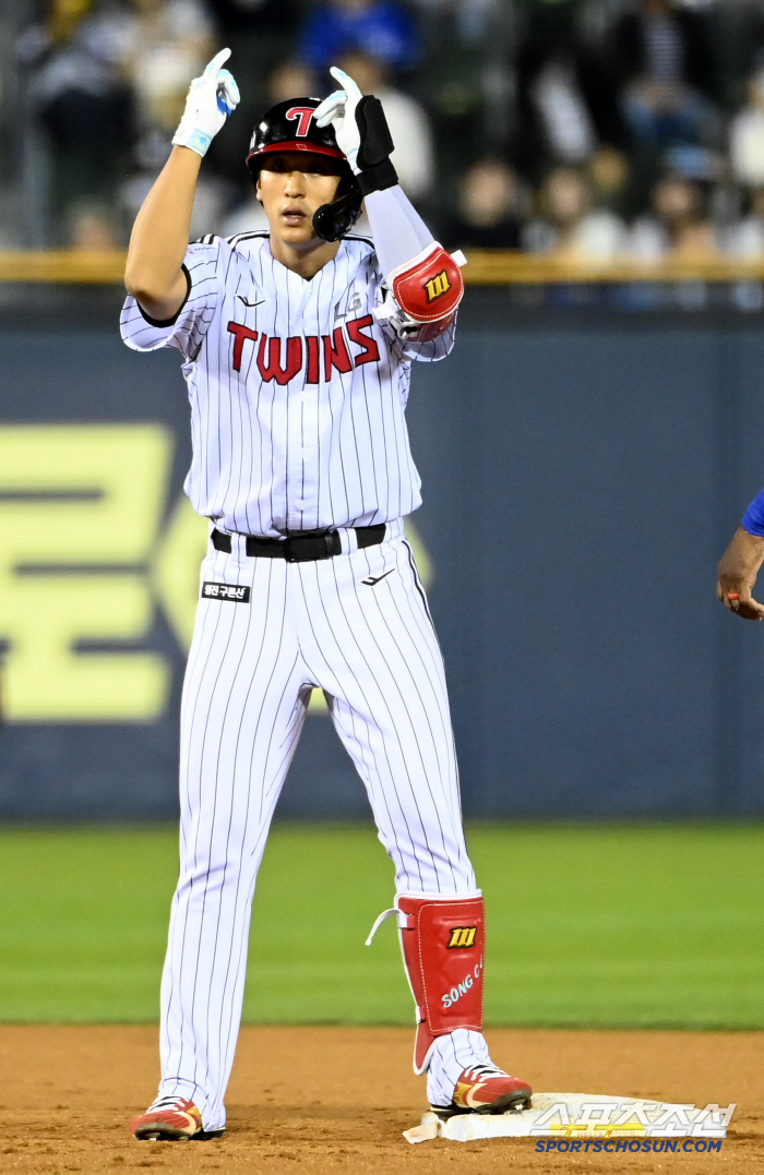 Let's make Elin laugh for the first time in four years. Except for Park Dong-won, the No. 1 OPS player. Five right-handed hitters. LG Children's Day line-up revealed 