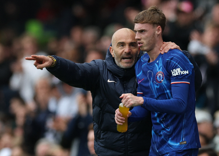 Manchester United EPL makes the greatest traitor ever! 39 goals and 24 assists to prepare for the recruitment of Ballon d'Or-class talent. If he fails to make the UCL, he seriously considers transferring