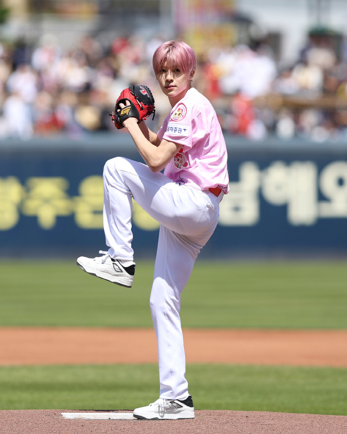 NCT Xion's first pitch at Champions Field also popped...The main character in the animation is Xion Ping