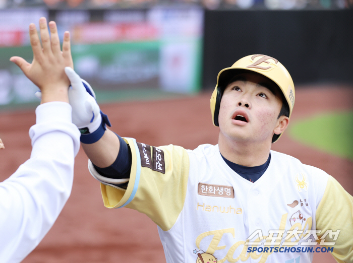 Please hit a home run Reply from the player who was replaced by the reprimand, three home runs in four games, and the wing of the emerging Samsung killer (Daejeon site)