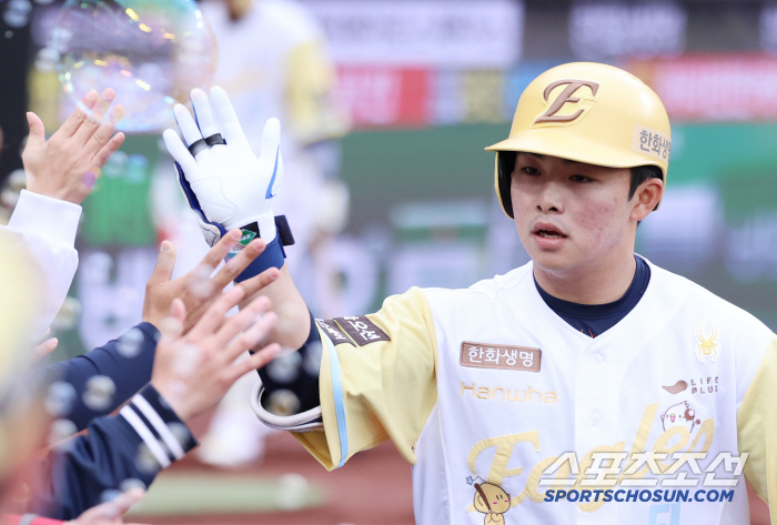 Please hit a home run Reply from the player who was replaced by the reprimand, three home runs in four games, and the wing of the emerging Samsung killer (Daejeon site)