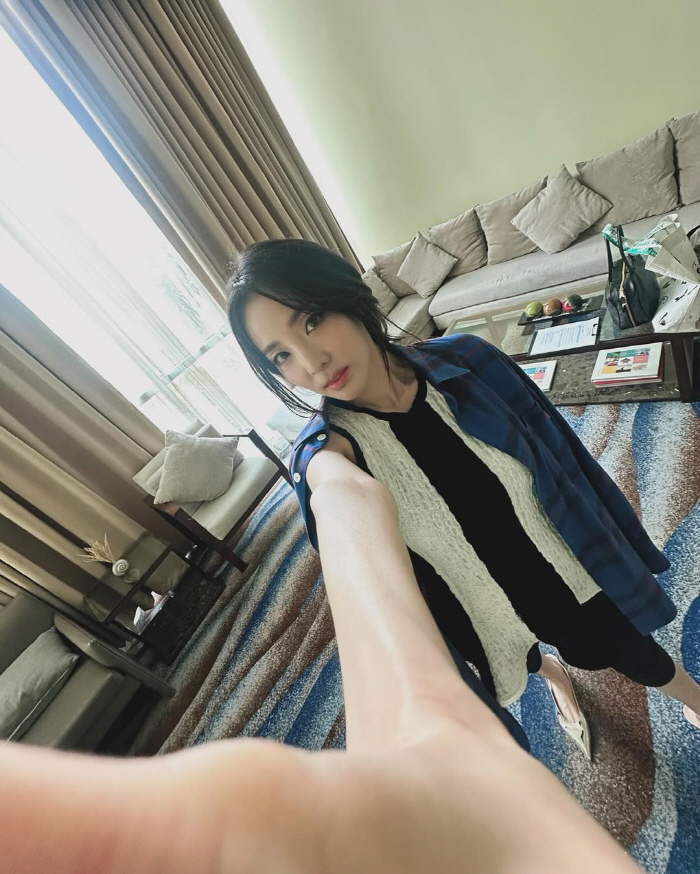Sandara Park. Is it 42kg?A glamorous figure with a twist  showing off her sexy beauty