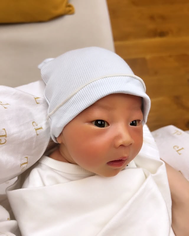 Sleepy, the first release of his second son..a big eye-catching baby angel