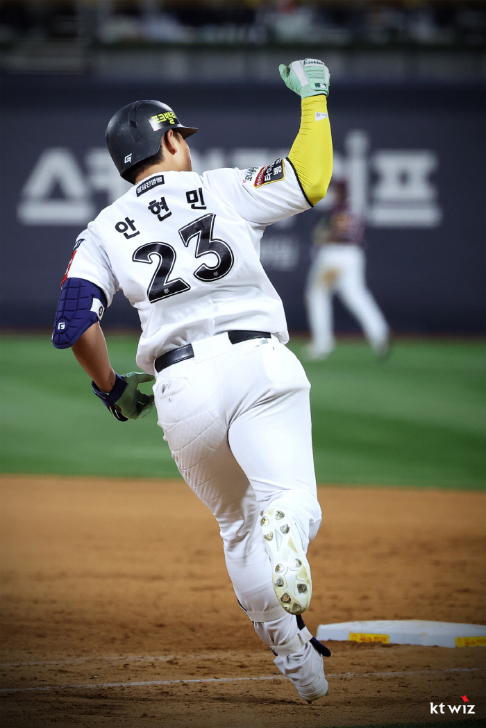 Will Kim Do-young feel like a KIA fan? Four home runs banging in the four days that he said he would prove it!The 22-year-old military pilot terminator is here. 