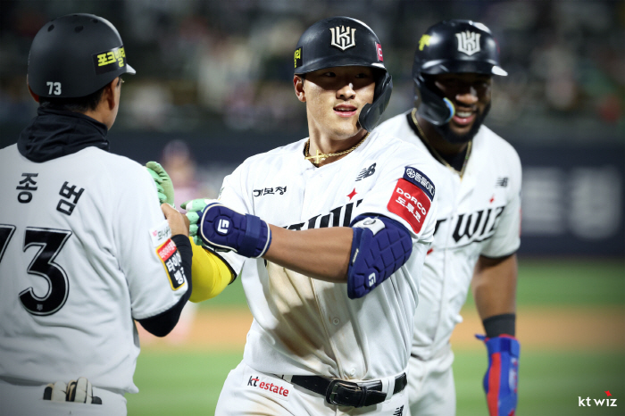 Will Kim Do-young feel like a KIA fan? Four home runs banging in the four days that he said he would prove it!The 22-year-old military pilot terminator is here. 