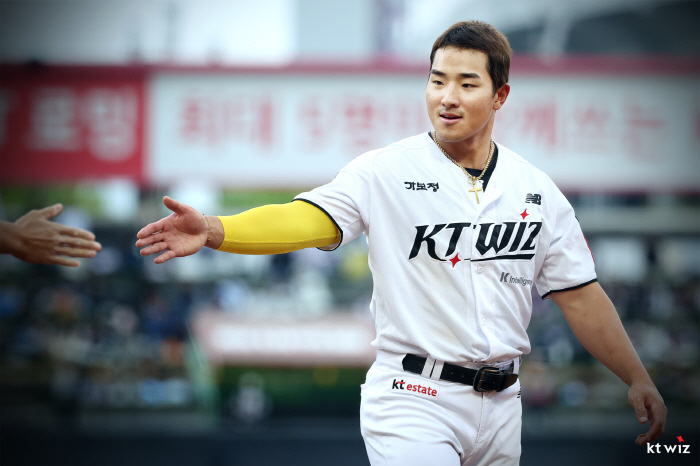Will Kim Do-young feel like a KIA fan? Four home runs banging in the four days that he said he would prove it!The 22-year-old military pilot terminator is here. 