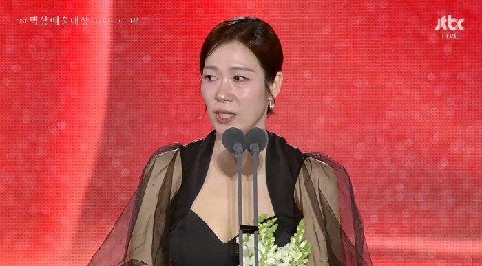 Yeom Hye-ran Wins Best Supporting Actress Again at Baeksang Awards