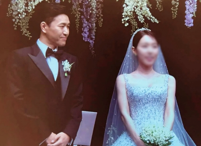 11 years younger ♥ Kim Jong-min at a hotel wedding with a loud sound, is the congratulatory money surplus or the deficit (groom class)