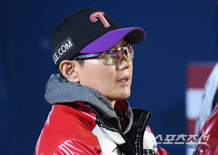 18 wins and 4 losses → 4 wins and 9 losses LG and 4 wins and 10 losses → 18 wins and 3 losses Hanwha begins a full-fledged battle for the top spot with 22 wins and 13 losses 