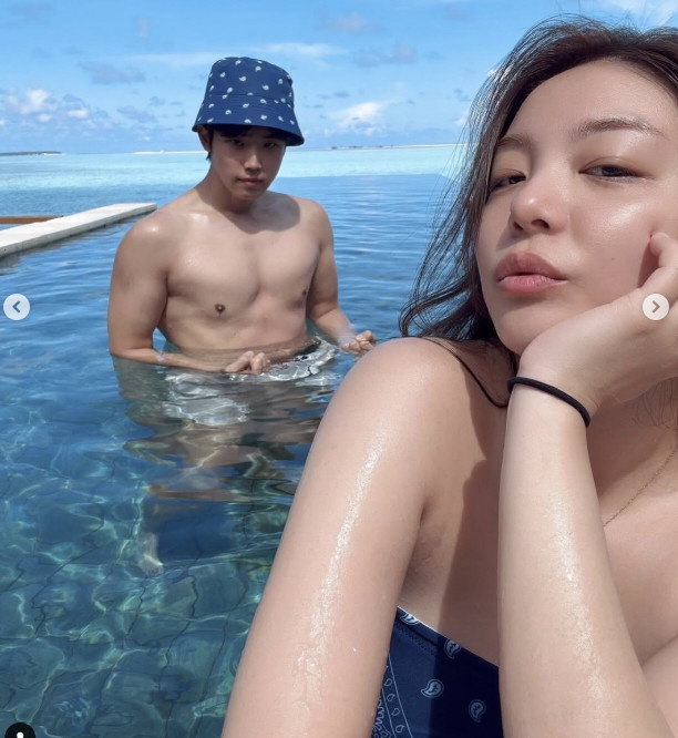 Ailee, you showed off your glam body...♥ Finishing a hot honeymoon with Choi Si-hoon