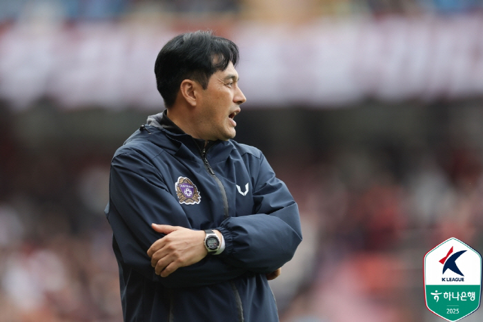  The B, the second home of this season, means more than a league with a different mindset. It's just one game for coach Yoo Byung-hoon vs. Kim Ki-dong