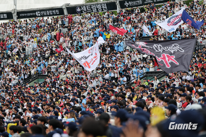 Glasses, aces, coming in the rain! 7 scoreless innings → Escaped 3 consecutive losses → Leading multiple wins...Lotte Wins 6-0 Over SSG