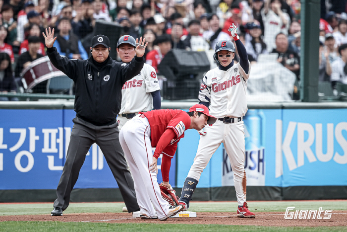 Glasses, aces, coming in the rain! 7 scoreless innings → Escaped 3 consecutive losses → Leading multiple wins...Lotte Wins 6-0 Over SSG