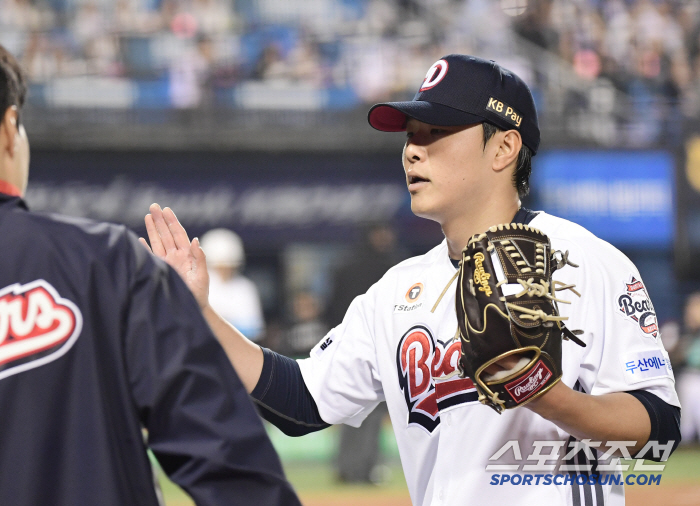 He's an FA, but he still doesn't have one win. → ERA 3.93 Bad luck even after throwing well
