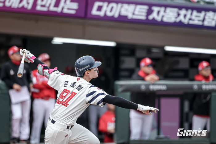 Hi, leadoff jinx! A second-tier Korean National University outfielder? It's been a while since I went... 