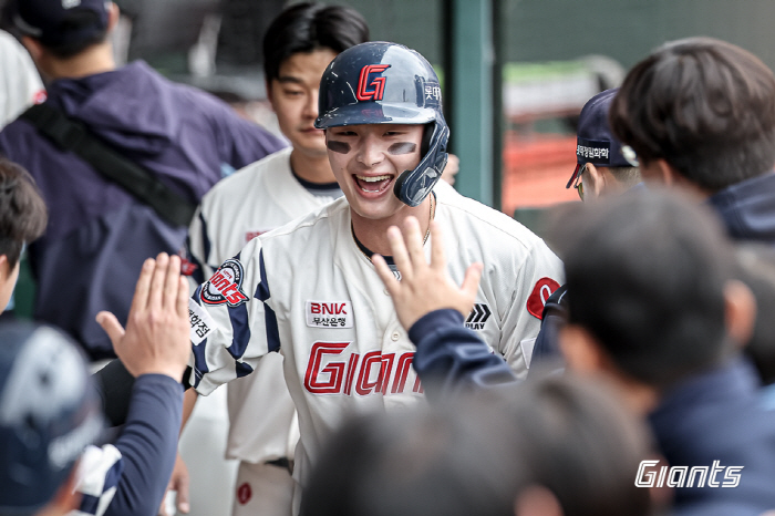 Hi, leadoff jinx! A second-tier Korean National University outfielder? It's been a while since I went... 