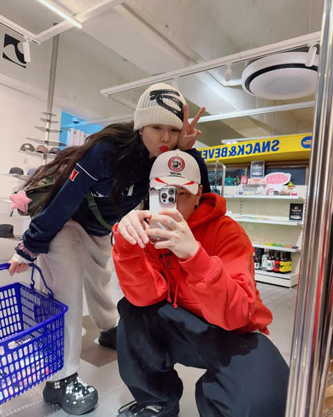 Hyun-ah, ♥ Newlywed couple in their 7th month of going out with a luxury bag of 9 million won presented by Yong Jun-hyung