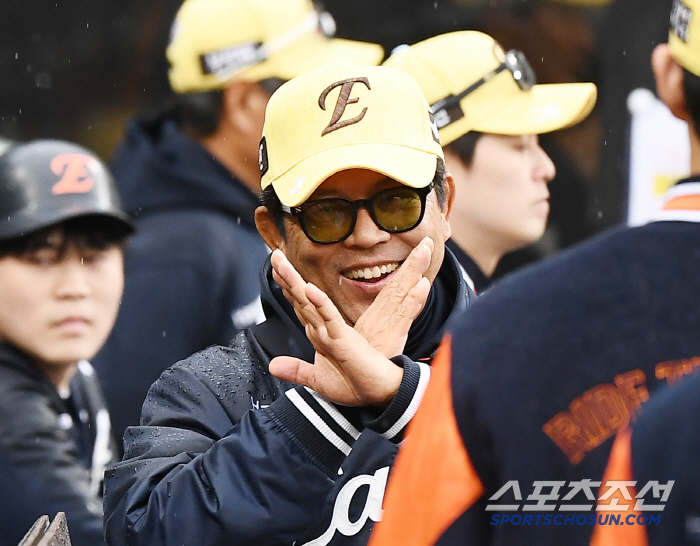 I threw 107 phones that were tricked by 'Weiss Punka' and it's going up again in the 8th episode? Coach Yang Sang-moon was also surprised. 