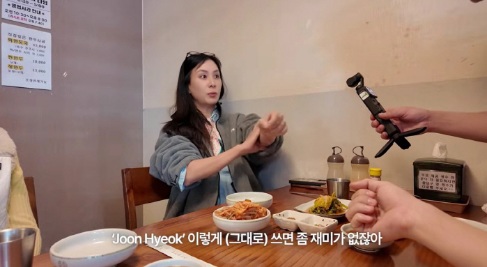 Jang Dong-gun ♥ Ko So-young, a large tattoo on her wrist...I drew my daughter and son's name myself (That's Soyoung)