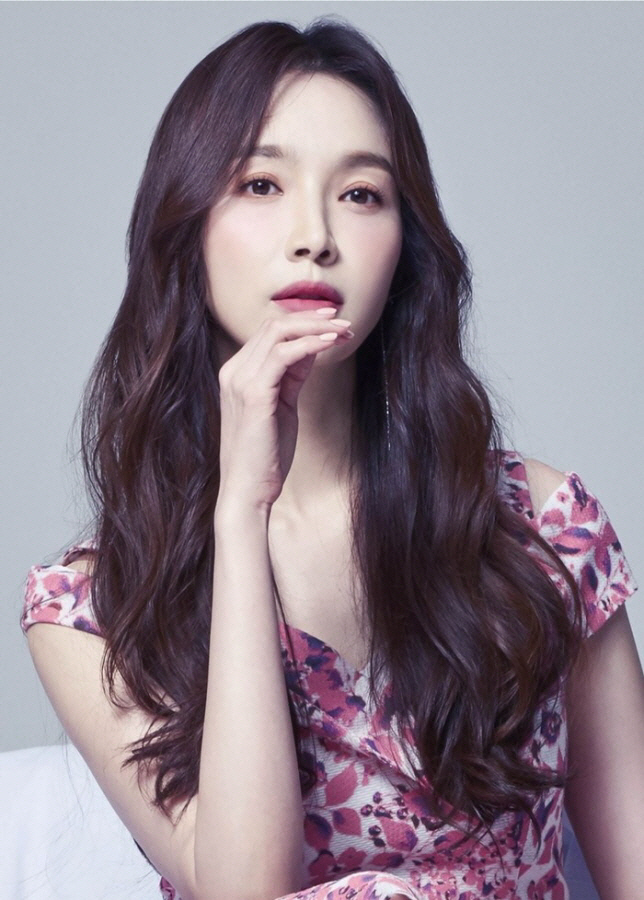 Lee Min-young divorced only 12 days after marriage, and even aphasia on rumors of assault miscarriage 