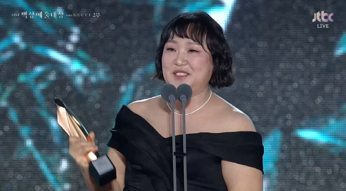 Lee Soo-ji, thank you fans for giving up on Baek-sang's entertainment award and almost phishing the voice. 