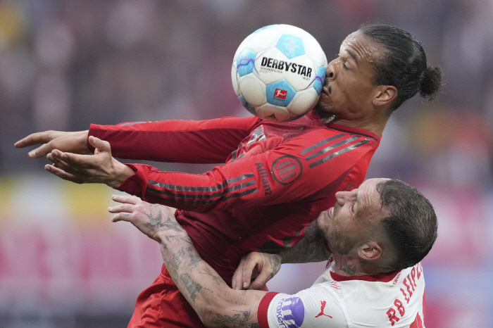 Man City life tattoo → sudden transfer  stay in Munich → strange winger who deceives sudden change fan and club in one day