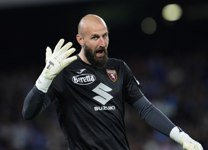 Manchester United's Long-Wanted Milcosa Close Al Hilal MF Smashed Gwangju? No, younger brother Turin GK!