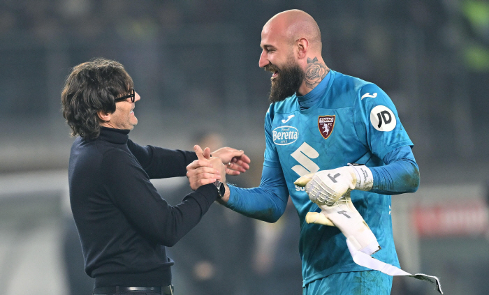 Manchester United's Long-Wanted Milcosa Close Al Hilal MF Smashed Gwangju? No, younger brother Turin GK!