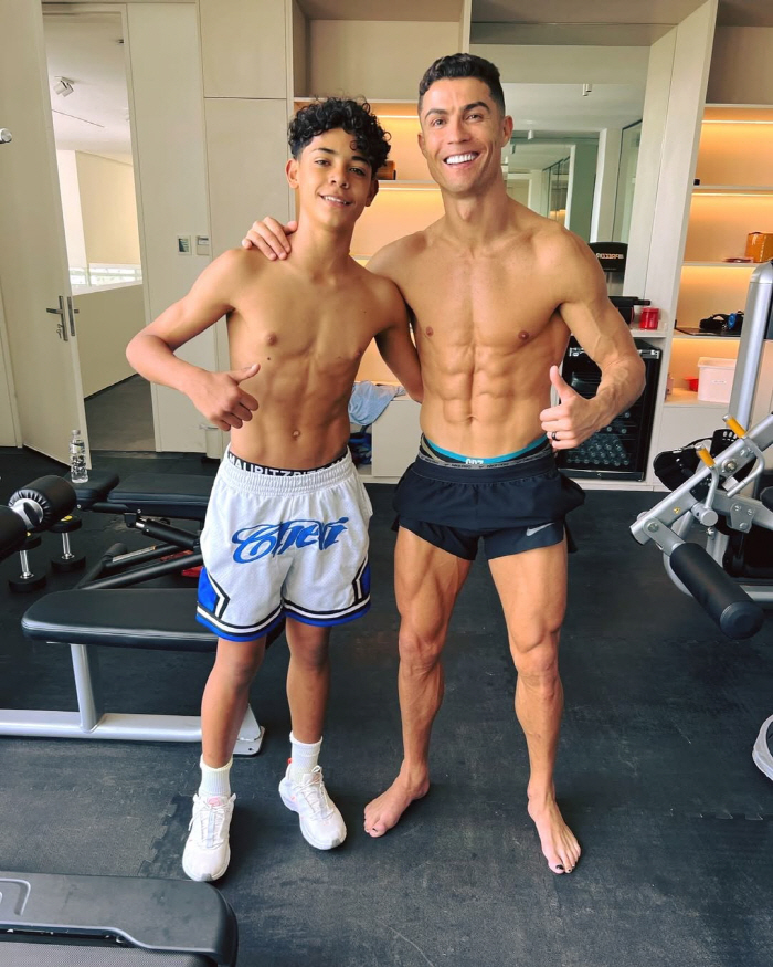  Ronaldo's soccer DNA is crazy, and Ronaldo Jr., the eldest son, has been selected for the first time as a member of the Portugal national team by age